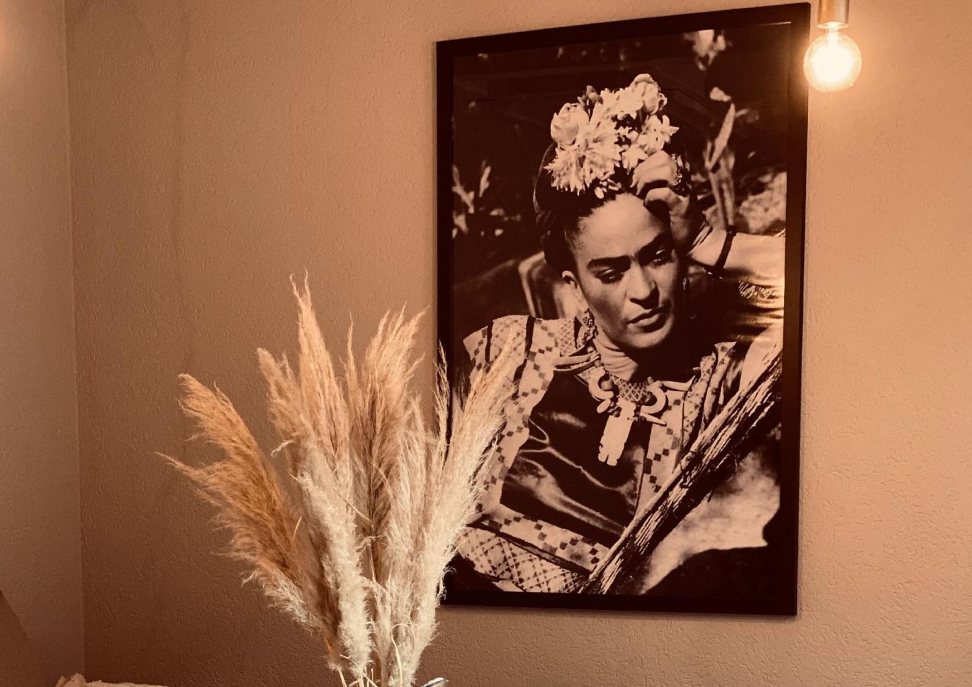 Apartment Heart Frida I Kahlo *